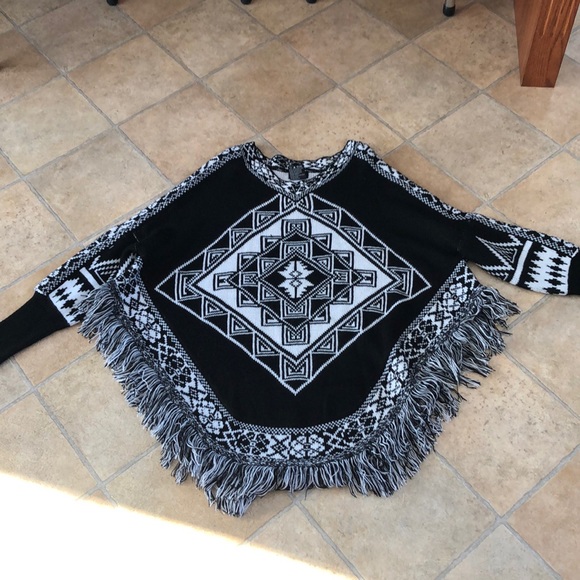 Guilty Sweaters - Guilty sleeved/fringed poncho sweater